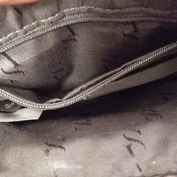 Like New Simply Vera Mini Crossbody - Picture 5 of 7